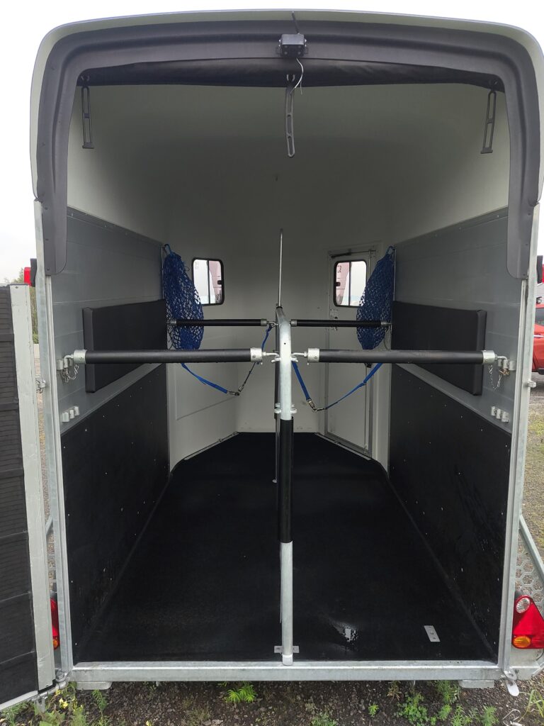 przyczepa - zatwierdzony środek do transportu koni